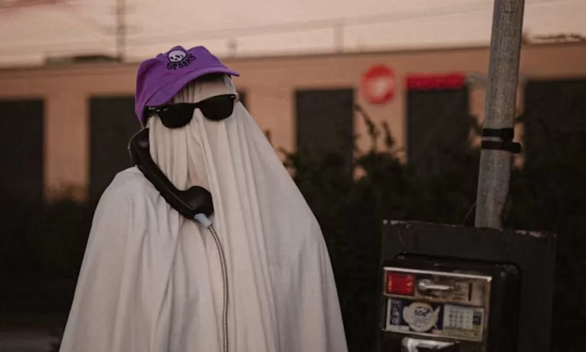 Ghost Pick-Up Lines That Are Frightfully Charming