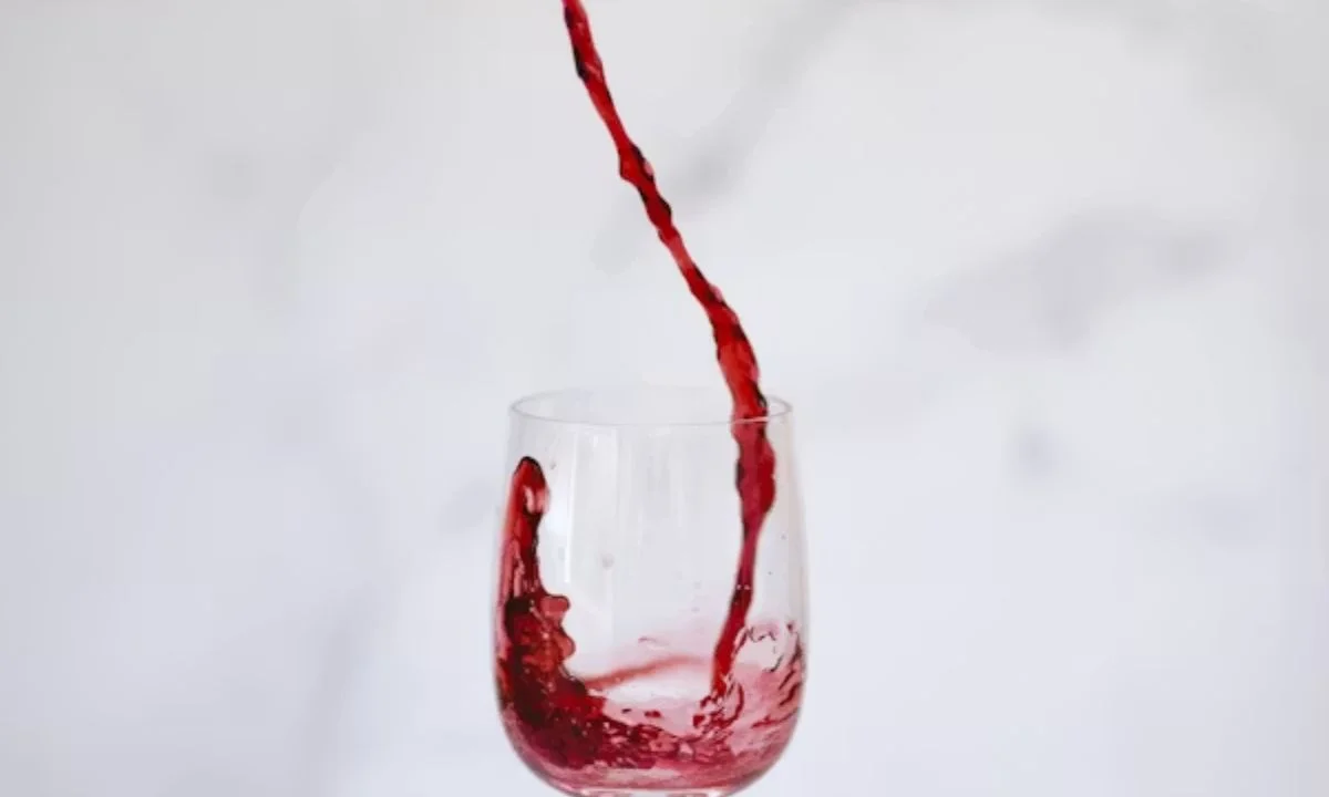 Romantic Wine Puns for Couples and Date Nights 💕