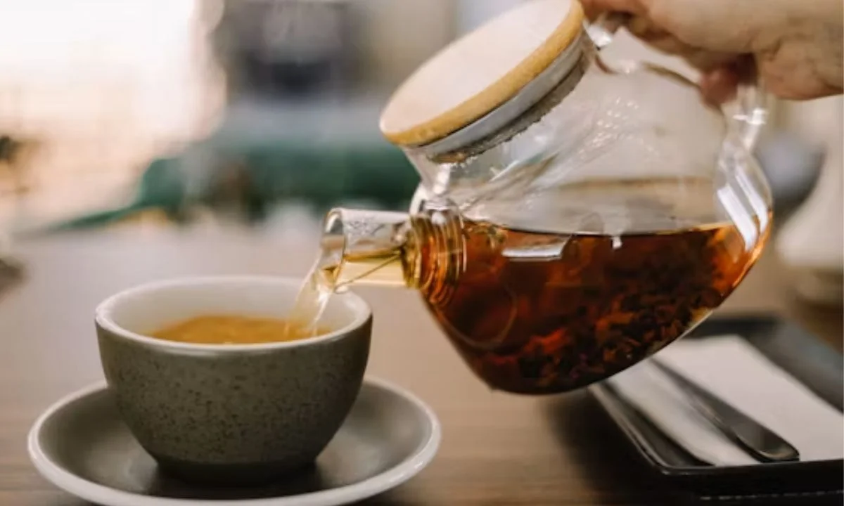 Tea Drinking Puns for Everyday Conversations