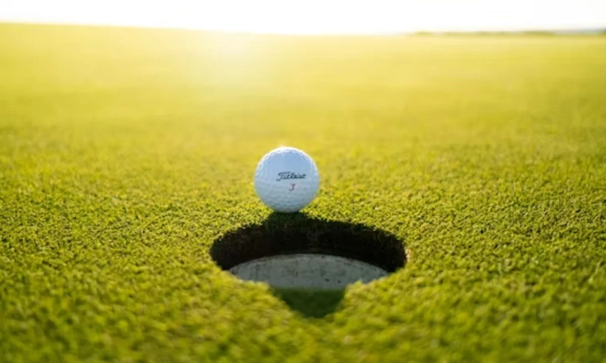 Short Golf Puns for Captions, Texts, and Quick Laughs