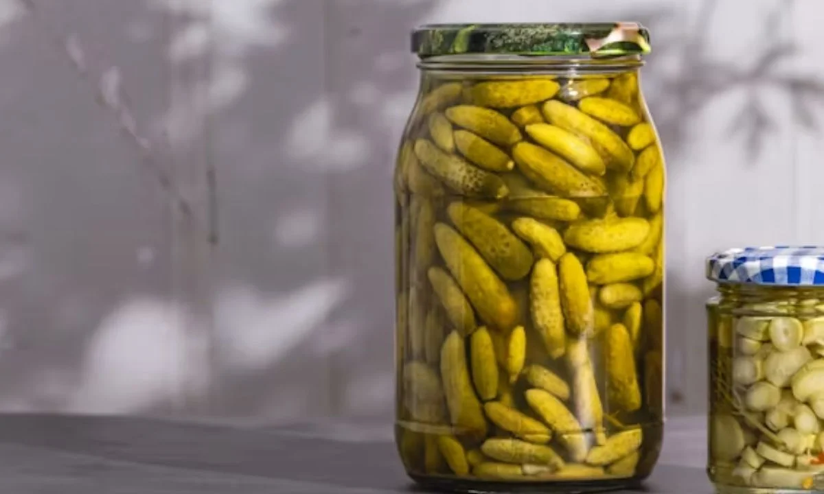 Short Pickle Puns for Quick Giggles and Social Posts