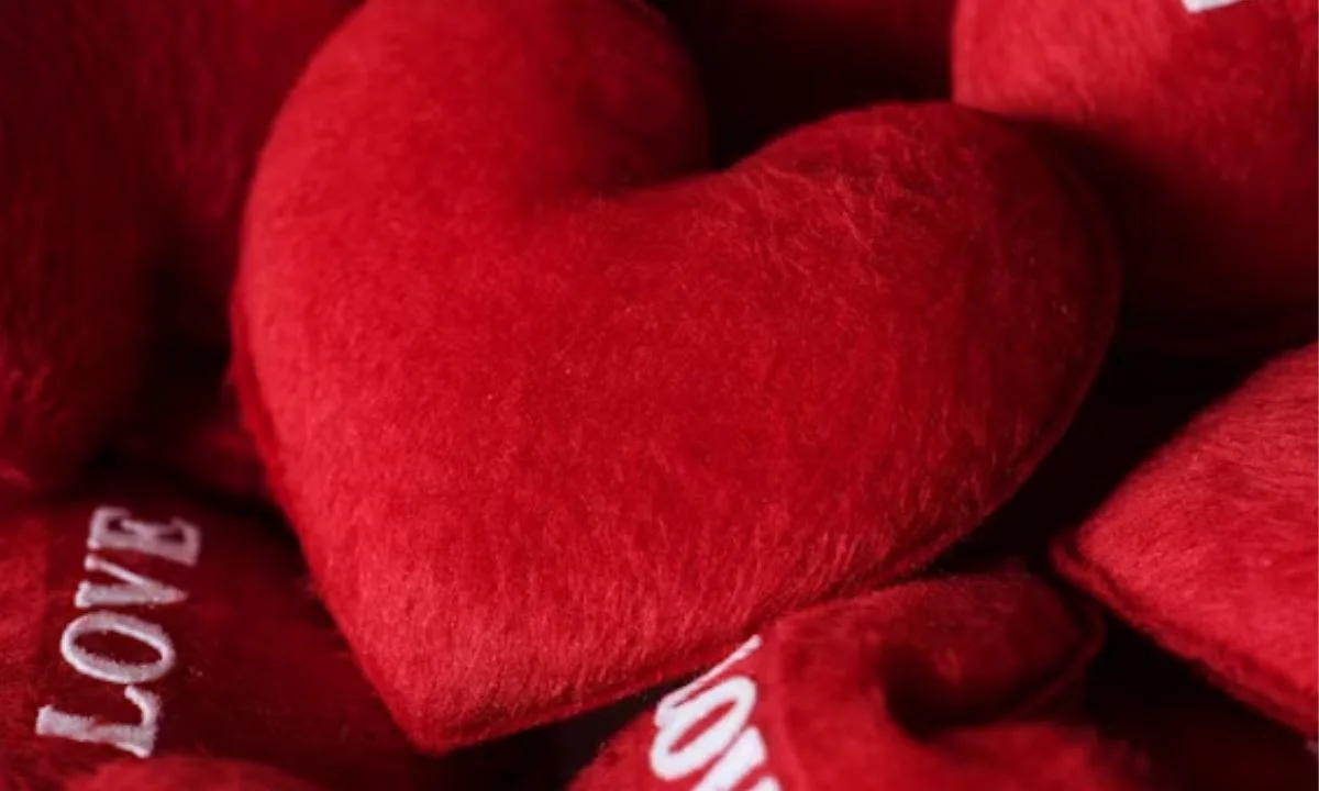 Clever Love Puns for Instagram Captions and TikTok Posts