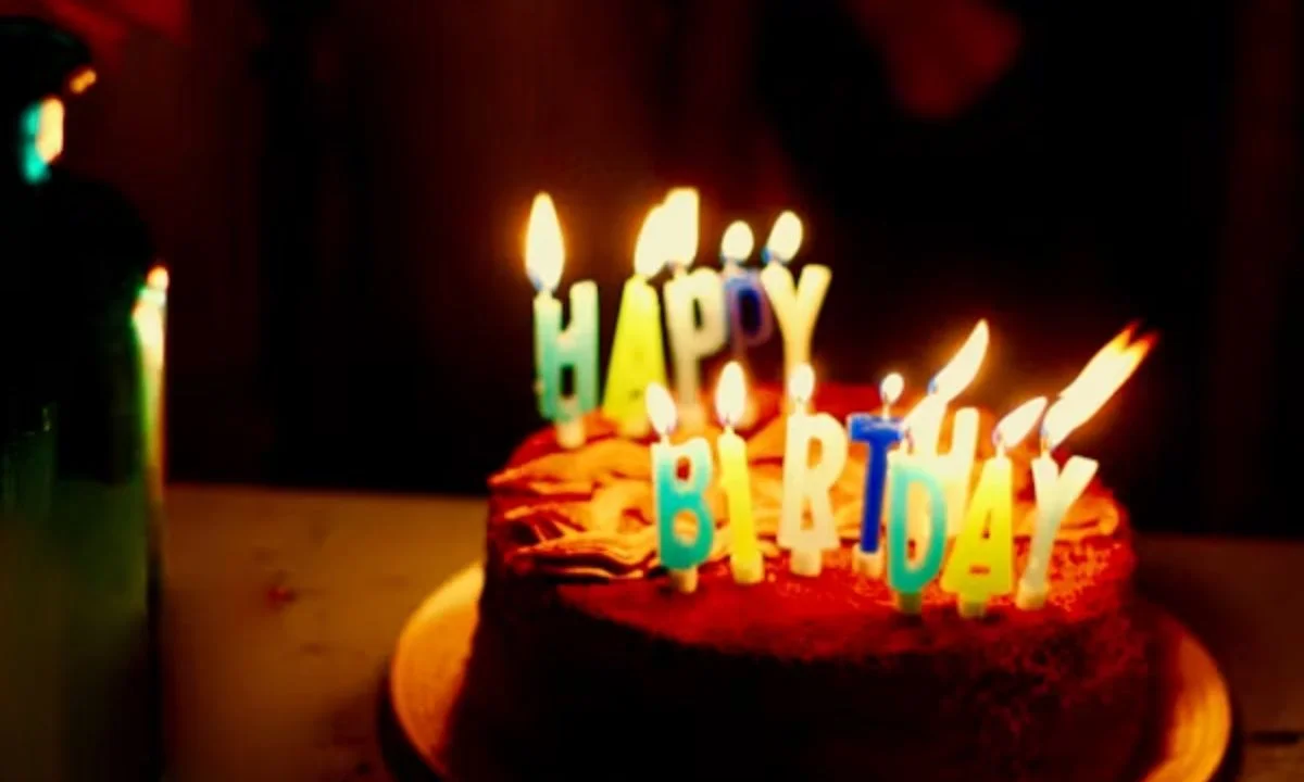 Short Birthday Puns for Cards, Texts, and Captions {#short-puns}