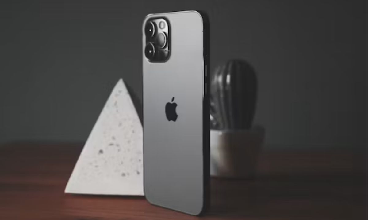 The 6 iMessage Tapback Reactions (Full List)