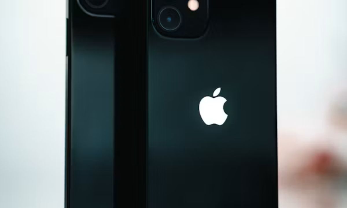 How to Emphasize an Image or Message on iPhone (Step-by-Step)