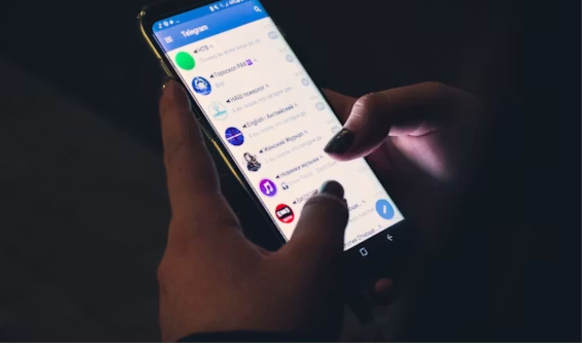 How Is GPI Used in Texting and on Social Media?